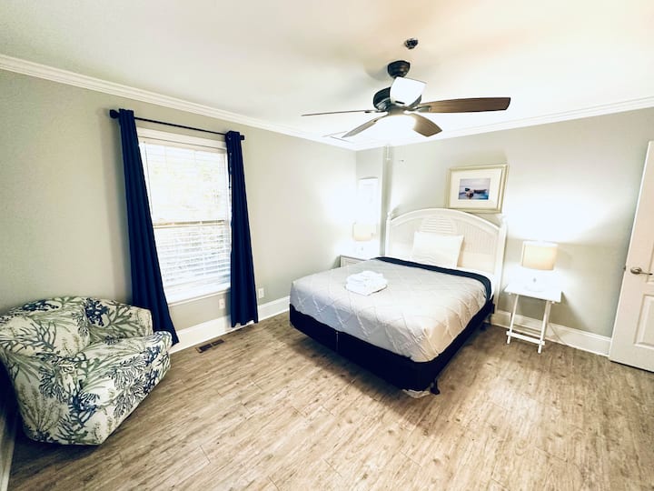 Queen Bedroom w/ 32" Smart TV