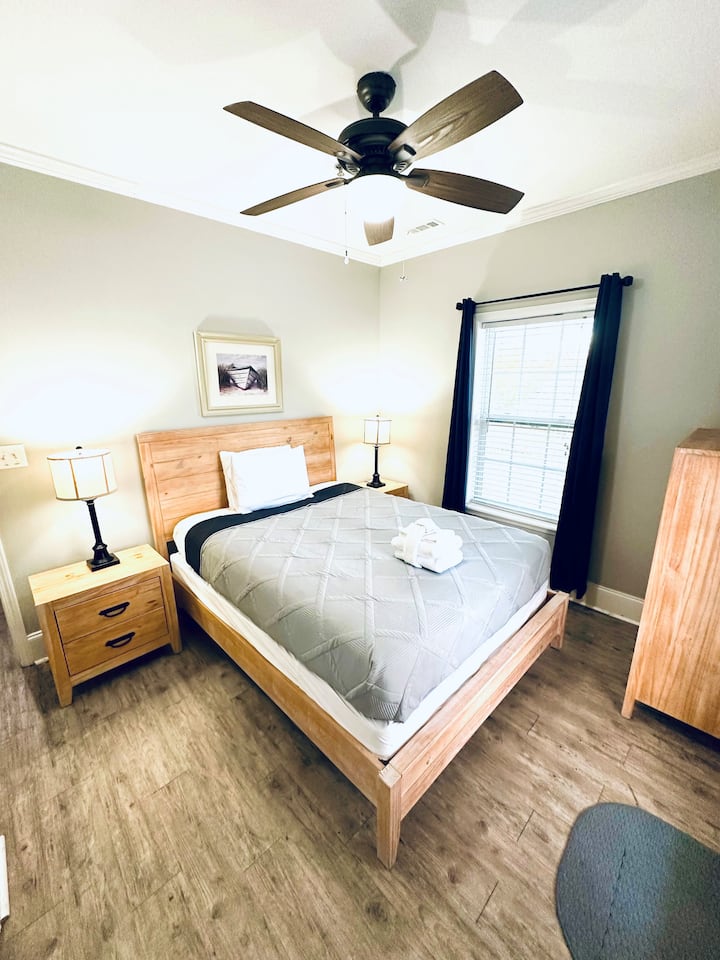 Queen Bedroom w/32" Smart TV