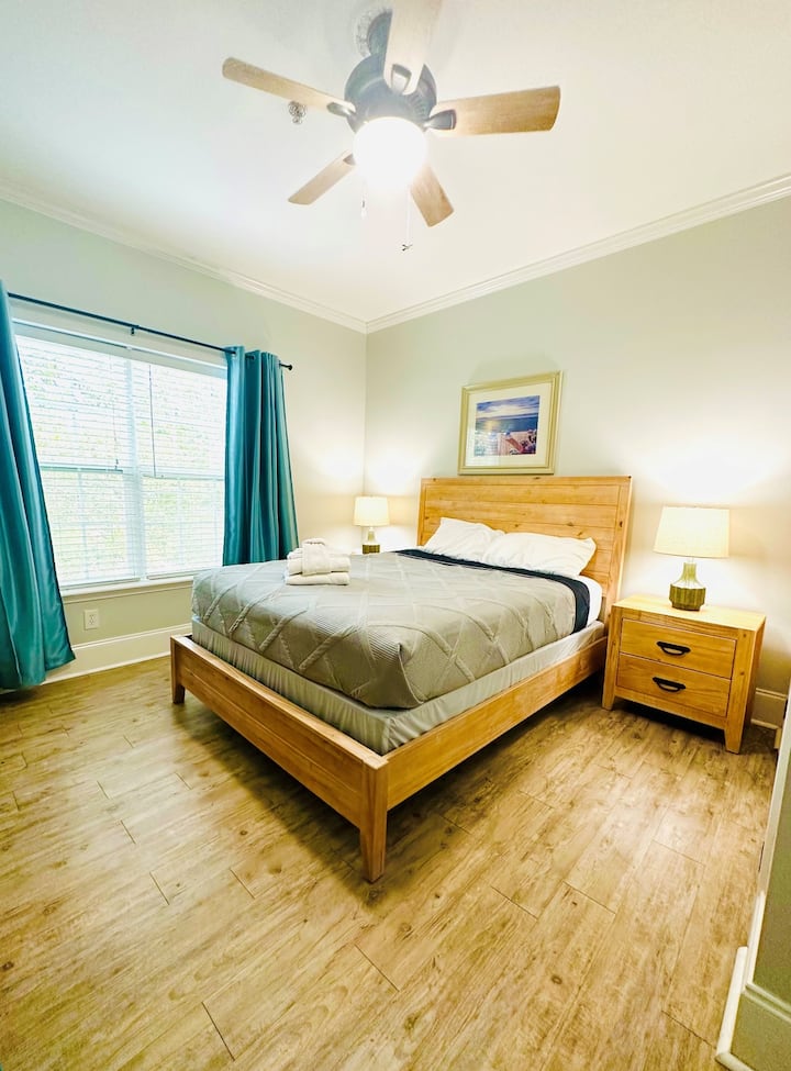 Queen Bedroom w/ 32" Smart TV