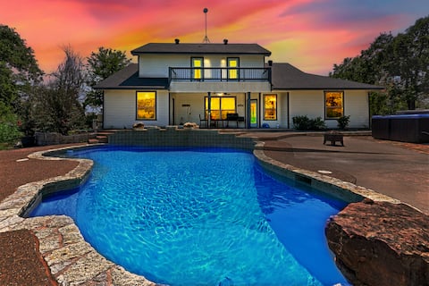 Pool, 2 Game Rooms, Hot tub, Pickleball, 19 Beds