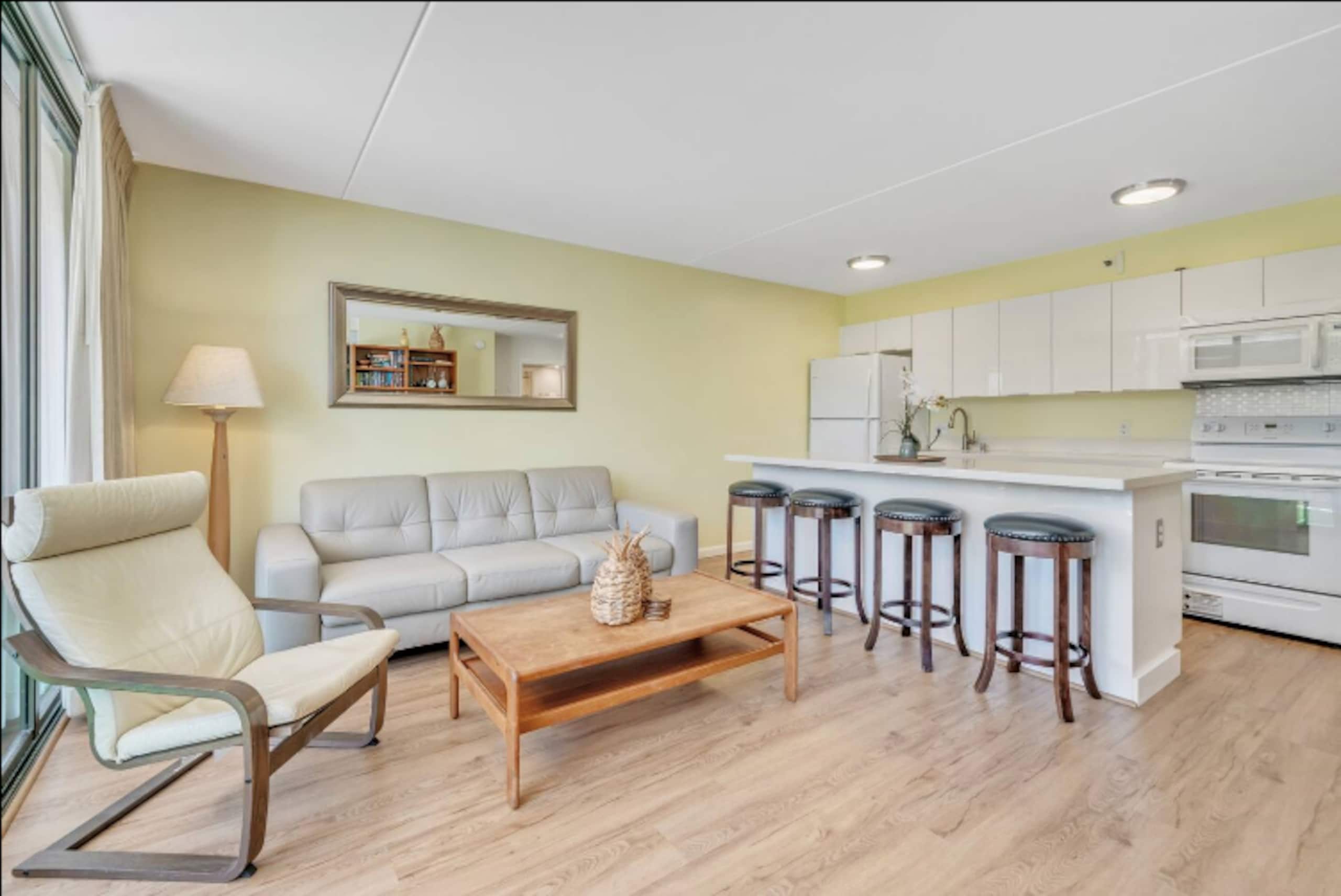 Condo in Honolulu · ★4.91 · 1 bedroom · 3 beds · 1 private bath - Image 4
