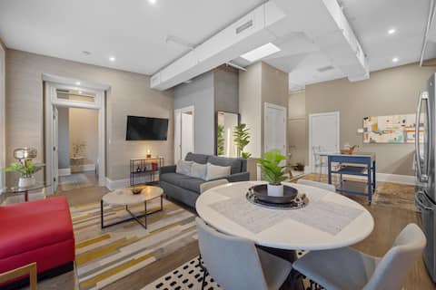 Popular Airbnb listing: Designer's Finest 1 Br Best Armory Sq Location in Syracuse