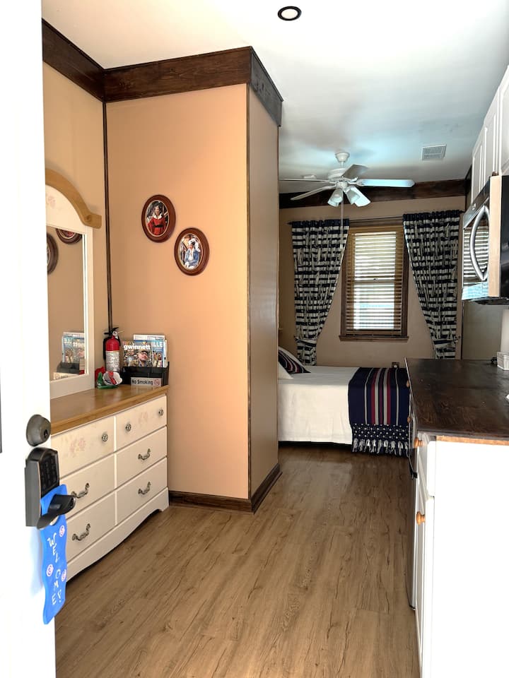 Peaceful Gated Parking Own Entrance Room C - 스톤 마운틴