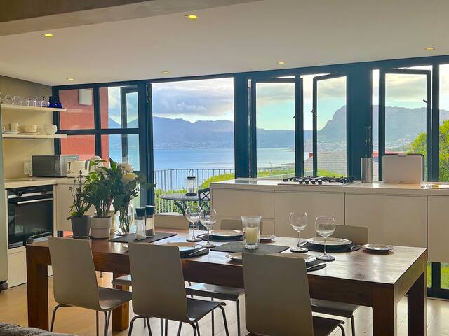 Stunning 2 bedroom seaside home with amazing views