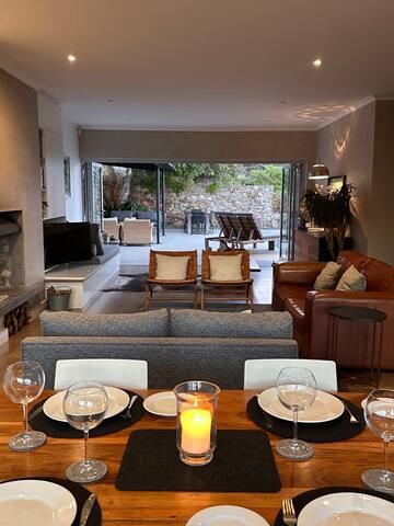 Stunning 2 bedroom seaside home with amazing views gallery image 4