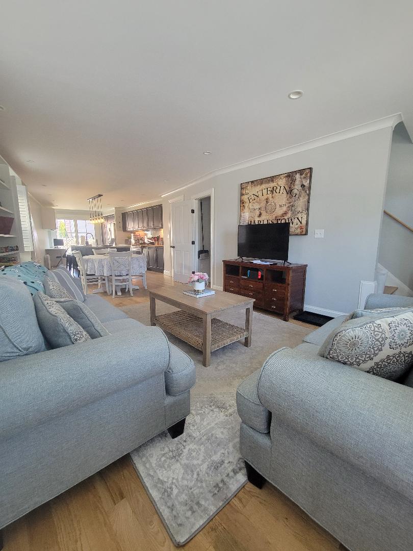Popular Airbnb listing: Spacious & Pet-Friendly Modern Home in Charlestown in Charlestown