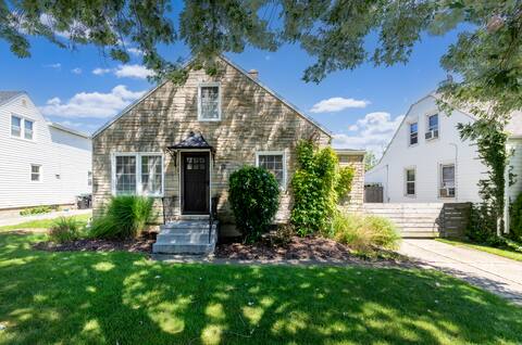 Comfortable updated home near all Buffalo sights