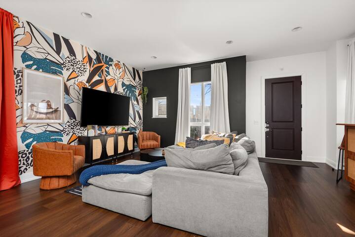 Epic Rooftop ☆ 5 Mins from Broadway ☆ Luxury Stay gallery image 2