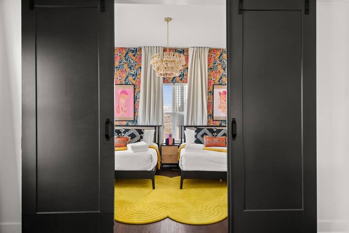 Epic Rooftop ☆ 5 Mins from Broadway ☆ Luxury Stay gallery image 4