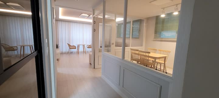 Terra Forest #150m² 4 rooms, terrace, free parking, 6 air conditioners, double floor #Near Seoul…
