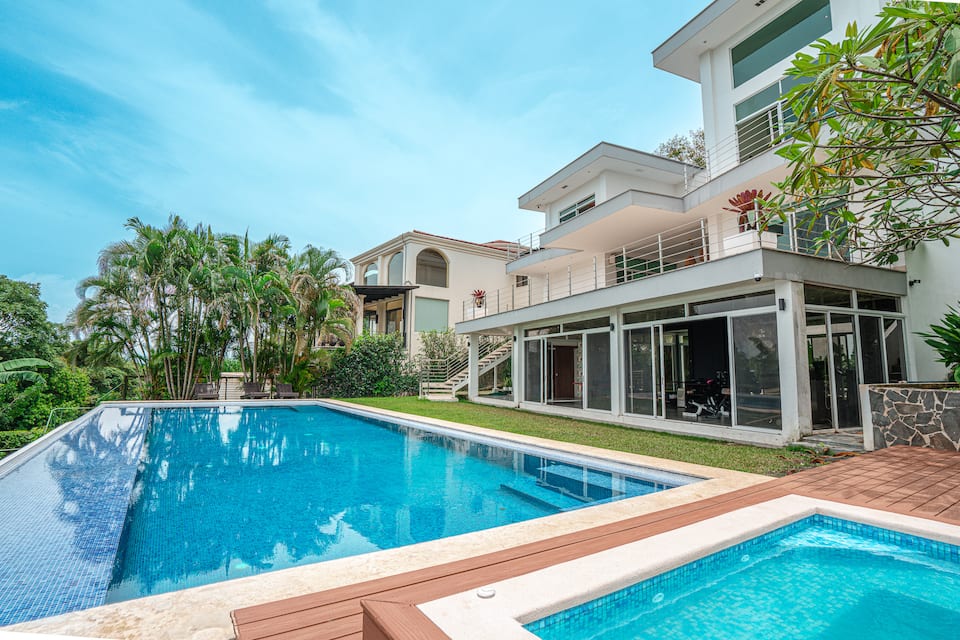 Casa Om, an infinity-pool villa above the Central Valley, Ciudad Colón, San José, Costa Rica, photo 5 of 10