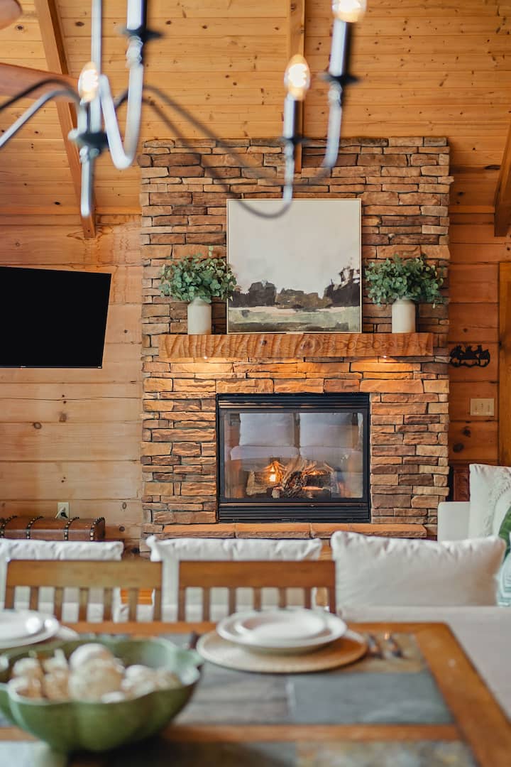Center Hill Lake Cabin | Lake Access & Hot Tub - Smithville, TN