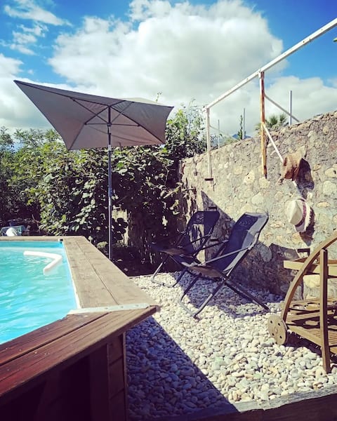 Old house 200 m2 heart of village pool air conditioning