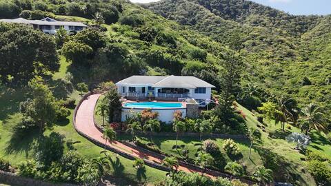 Beautiful Caribbean Villa with spectacular 
views