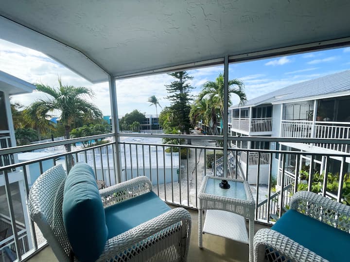 Free Golf Cart Free Kayaks Steps To Pool Picklebal - Key Largo, FL