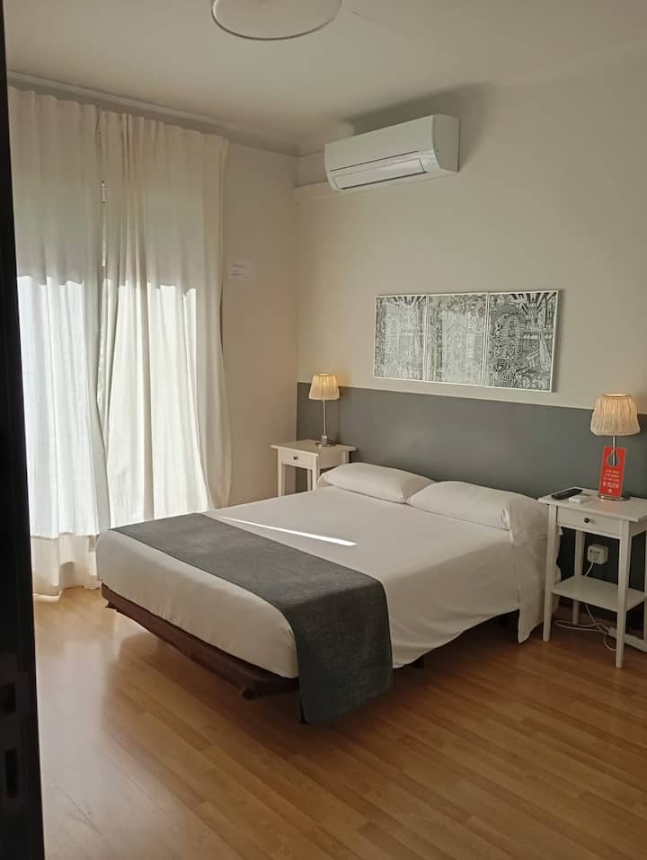 Double With Private Bathroom And Access To Terrace - Barcellona