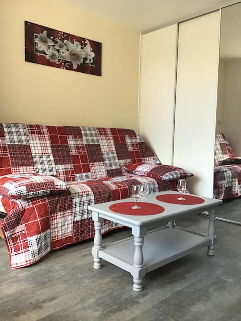Popular Airbnb listing: 2* Apartment, Port de Frontignan, with sea view in Frontignan