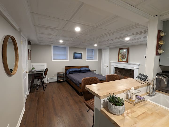 Garden Apartment In Historic Center Square Home - Albany, NY