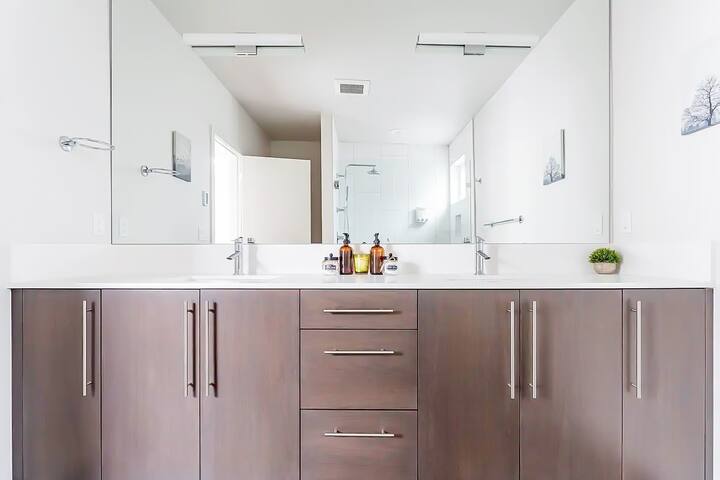 Seattle 3BR | Bright Townhome Near Intl. District gallery image 5