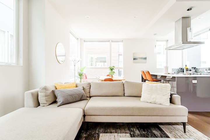 Seattle 3BR | Bright Townhome Near Intl. District