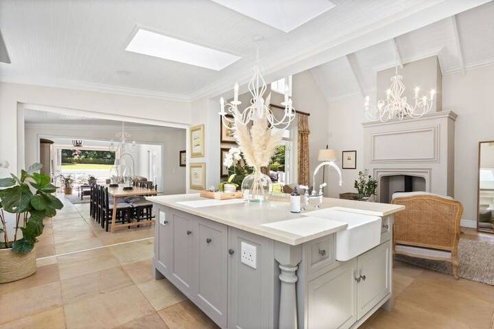 Rathfelder Home Constantia Serviced Off the Grid gallery image 2