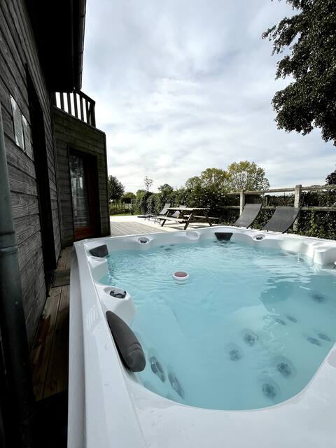 L'Acadie   cottage at the foot of Mt St Michel with Hot Tub