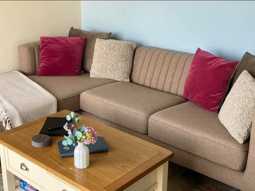 Successful Airbnb property: 3 bed Apartment - Balcony, Sea views & Parking in Looe