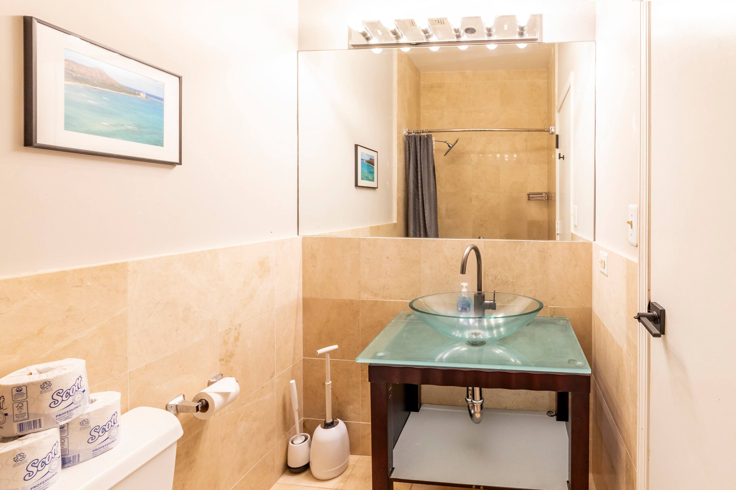 Condo in Honolulu · ★4.83 · 1 bedroom · 3 beds · 1 bath - Image 42