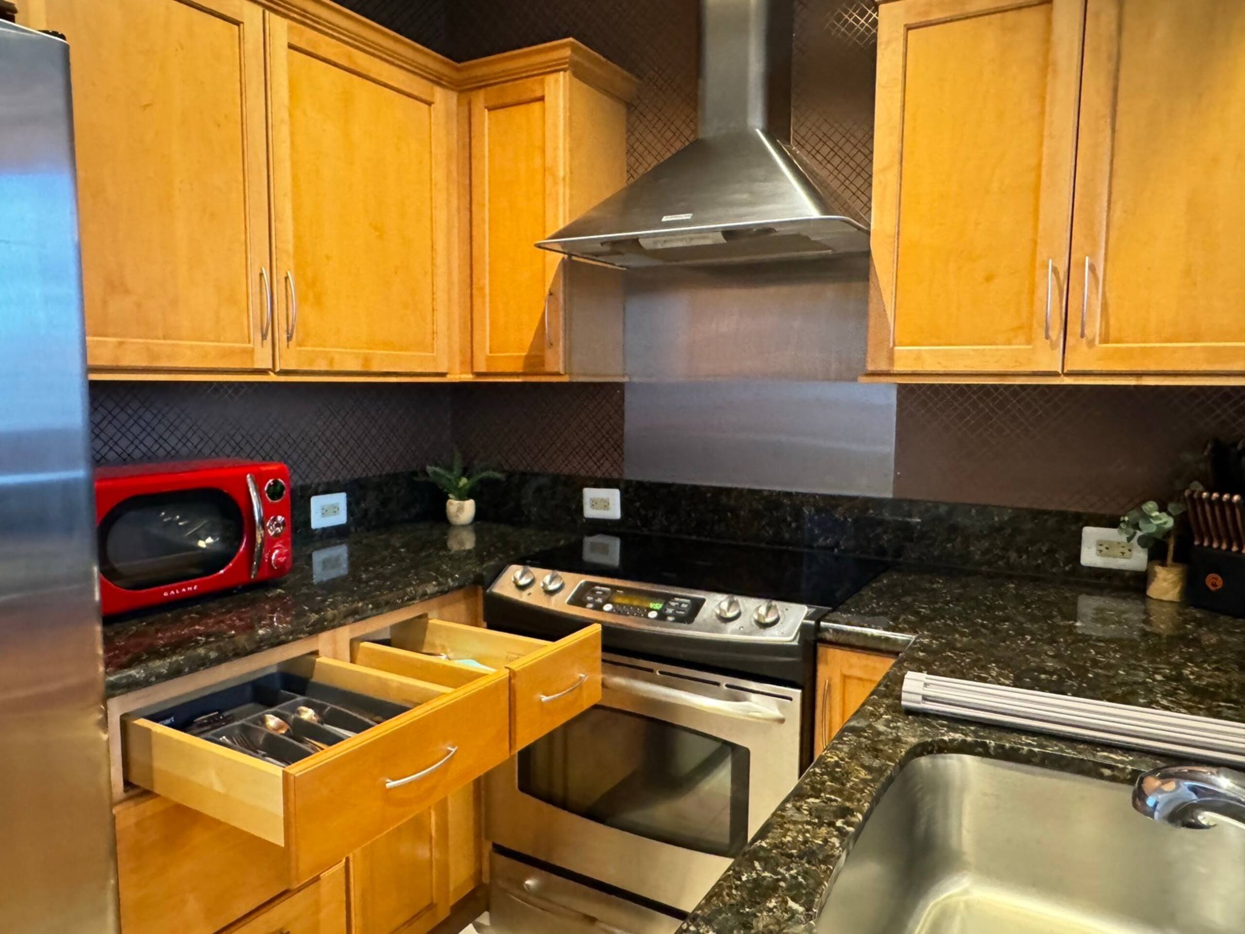 Condo in Honolulu · ★4.83 · 1 bedroom · 3 beds · 1 bath - Image 22