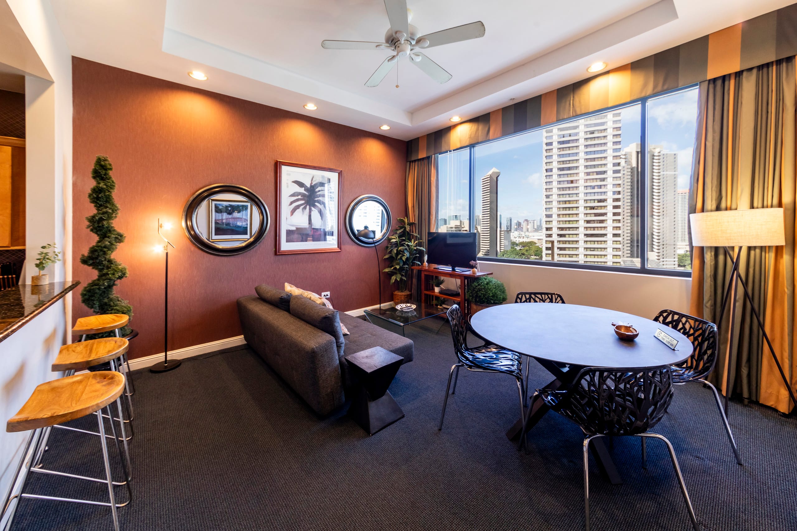 Condo in Honolulu · ★4.83 · 1 bedroom · 3 beds · 1 bath - Image 3