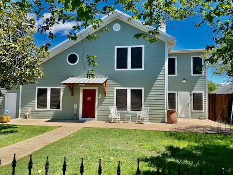 Historic Waco Bear Den! 5 BR/4BA | Garage |Hottub