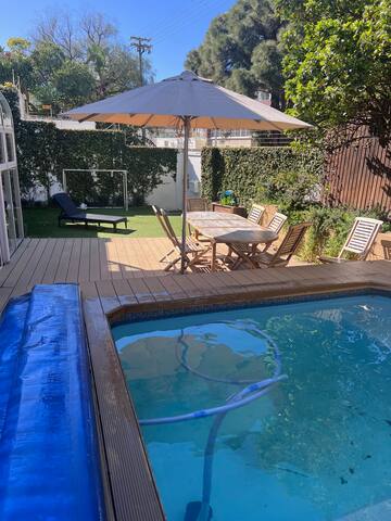 Bright family home, great location + solar power gallery image 2