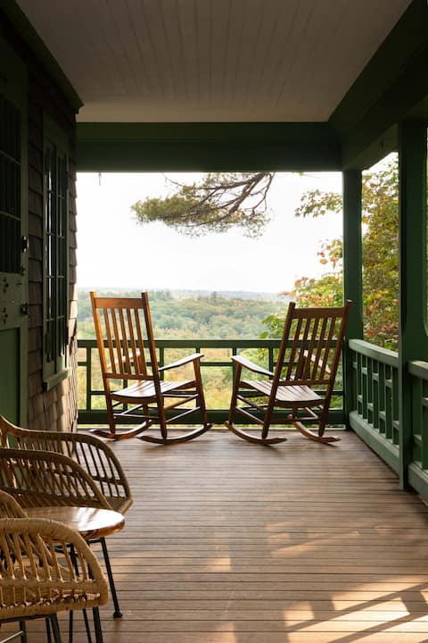 60-Acre 10BR Lodge | Hiking & Foliage Escape