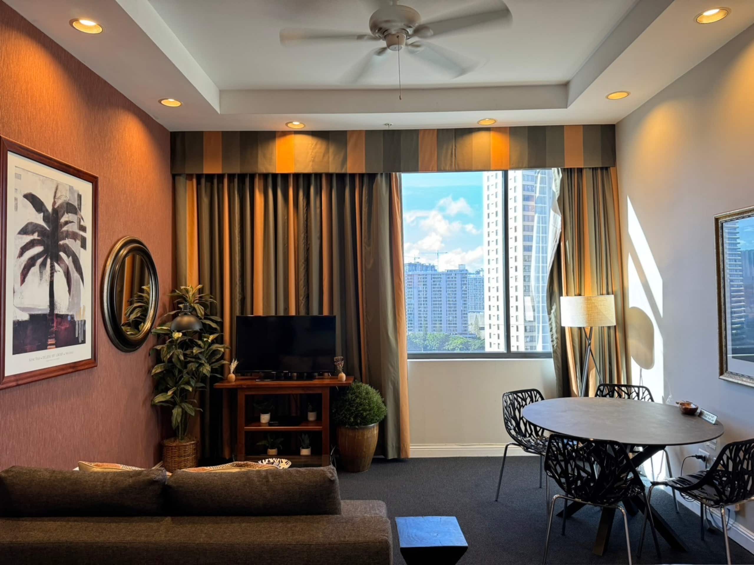 Condo in Honolulu · ★4.72 · 1 bedroom · 3 beds · 1 bath - Image 6