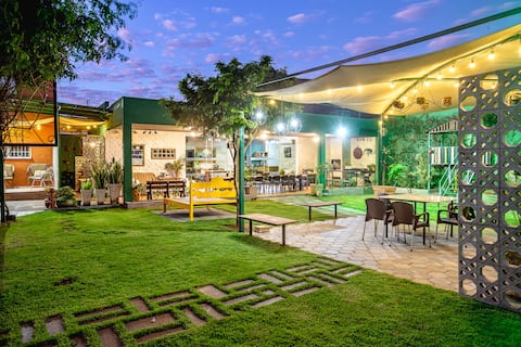 Families / Central Location / 18 People / 6 Bathrooms