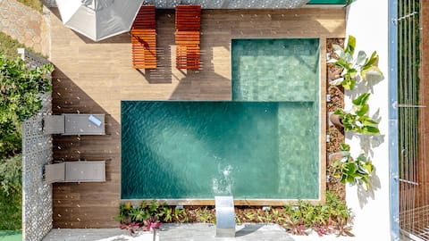 6 bedrooms, 6 bathrooms, 18 people, central location