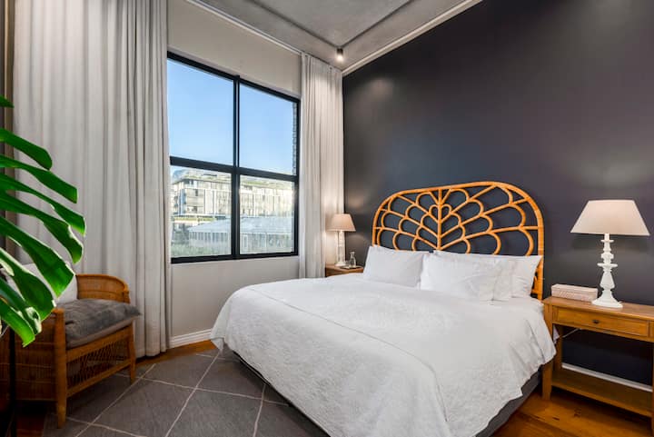 Spacious 2 Bed Apartment | Pool | Parking | Views - Camps Bay
