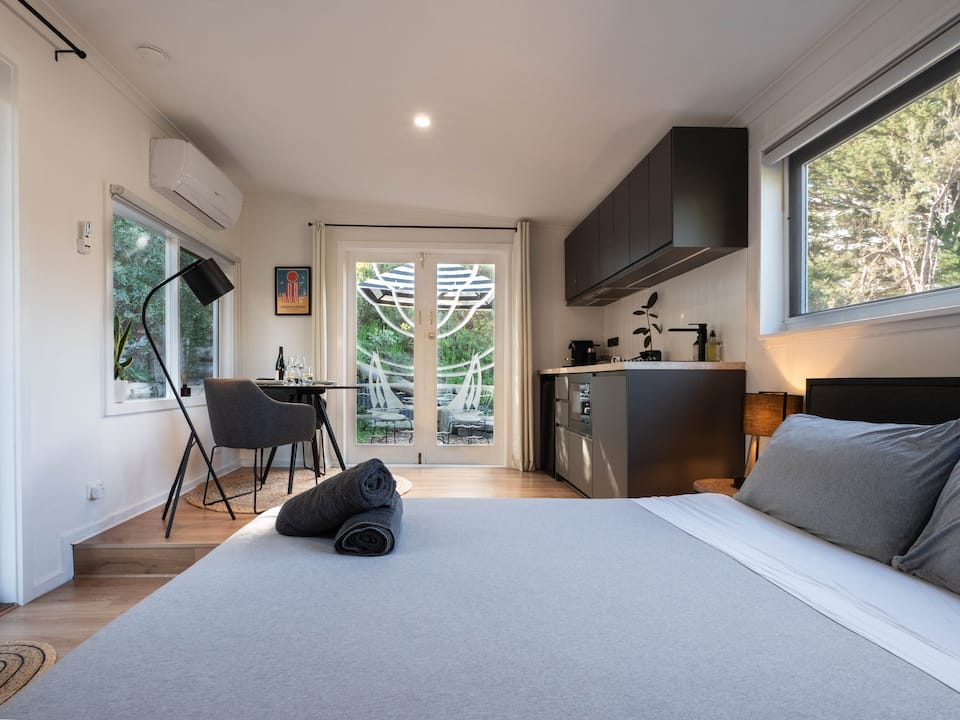 La Cabine | Private studio 5 mins Peninsula Hot Springs, Golf, Beaches, Wineries — photo 1
