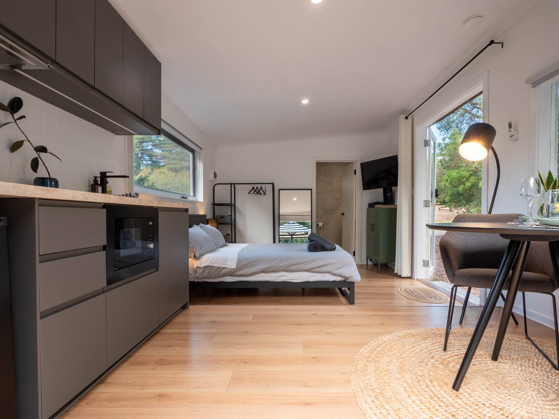 La Cabine | Private studio 5 mins Peninsula Hot Springs, Golf, Beaches, Wineries — photo 4