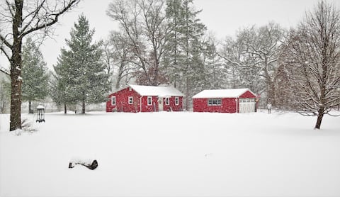 Red River Cottage w/firepit, Blackhawk on the Fox!