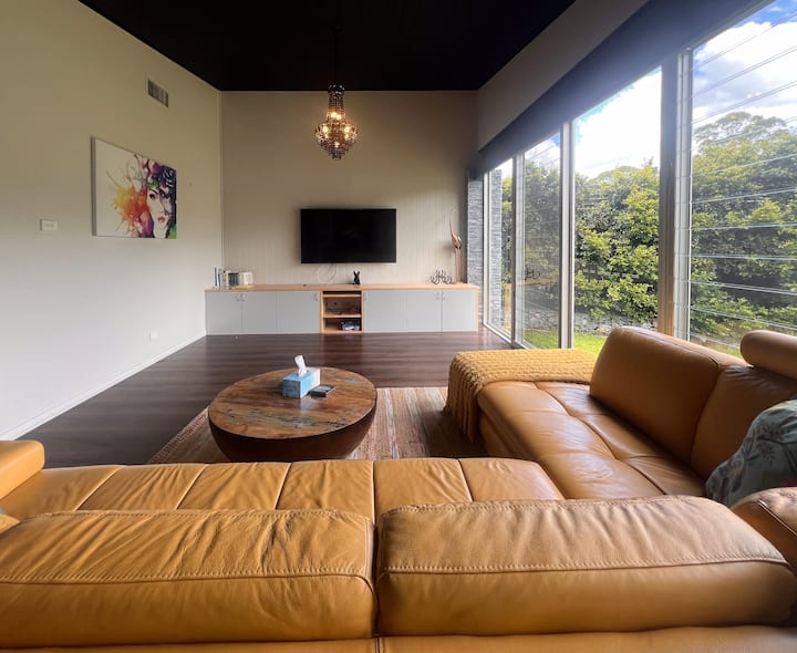 Jasmine Escape:  Spa, Pool, Secluded Bush Views - Paxton