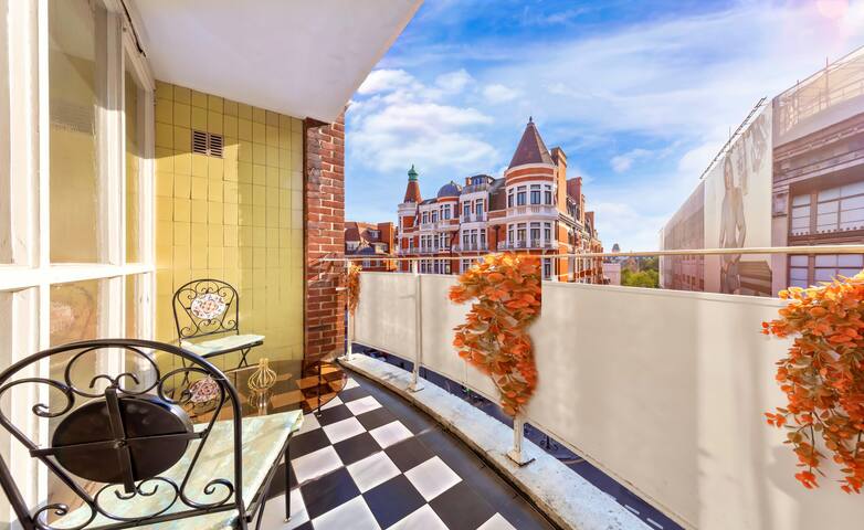 ICONiC Apartment with TERRACe in Harrods gallery image 4