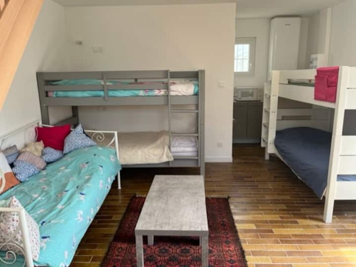 หอพักพร้อมห้องอาบน้ำส่วนตัวและทีวีเชื่อมต่อกับเน็ตฟลิกซ์