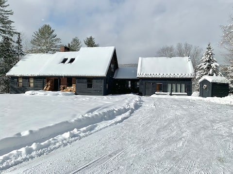 Spacious Mountain Retreat set on 7 acres & Pond