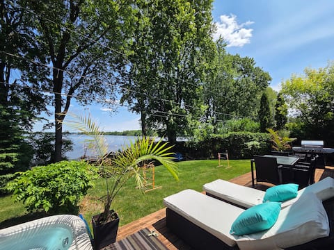 Waterfront Paradise in the City - Steps to the REM
