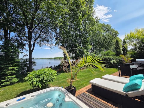 Waterfront Paradise in the City - Steps to the REM