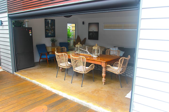 Pantai Indah (Beautiful Beach) Villa - Hervey Bay
