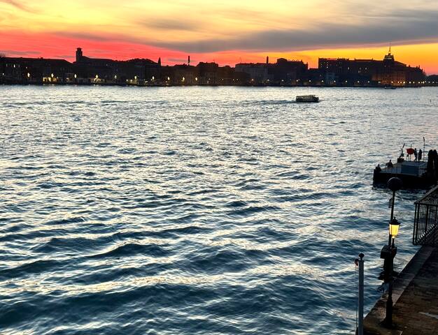 Zattere luxury large apart with fabulous views gallery image 3