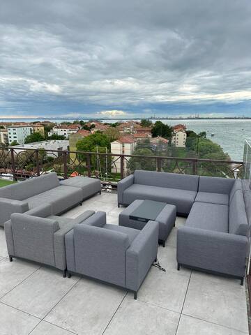 amazing penthouse rooftop terrace 360° lagoon view gallery image 2