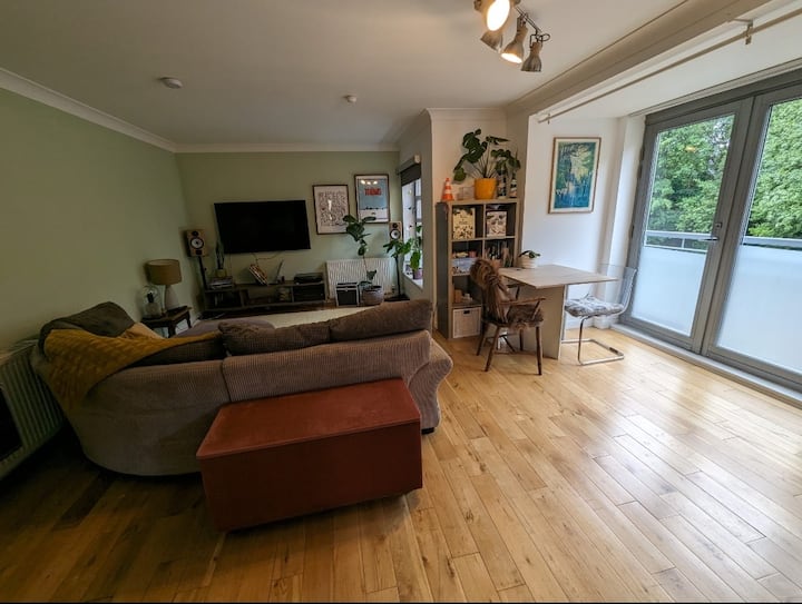 Cosy 2 Bedroom Family Home - Glasgow